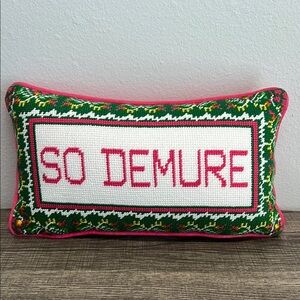 Sassy Pillow Talk “So Demure” 🩷